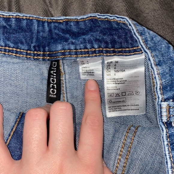 🪩H &M Divided Denim buttoned skirt! - Picture 7 of 7